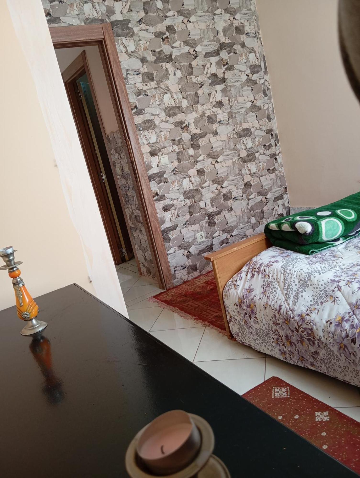 قريبة من المطار